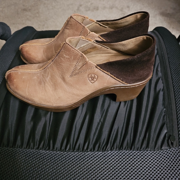 Women Ariat shoes. Very comfortable. - Picture 3 of 5